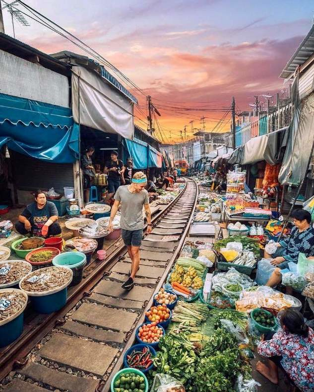 Maeklong Railway Market